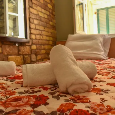 Chrysa's Old Town Studio Apartment